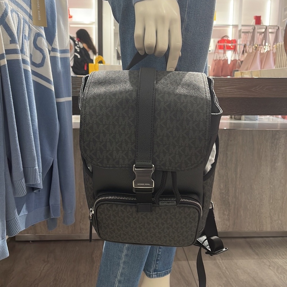 MICHAEL KORS MENS
Cooper Logo Sling Pack
Style# 37S3LCOC2B
COLOR: Black
NWT - Picture 7 of 16